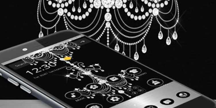 Give up the ceiling lights, only the low chandelier over table can stimulates appetite