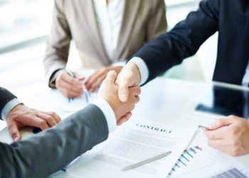 Do LLC's in Illinois need to pay tax?