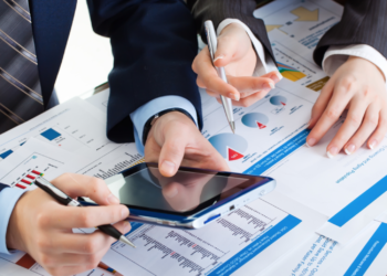 What are the advantages of forming a corporation