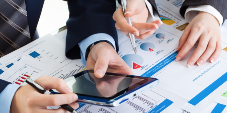 What are the advantages of forming a corporation