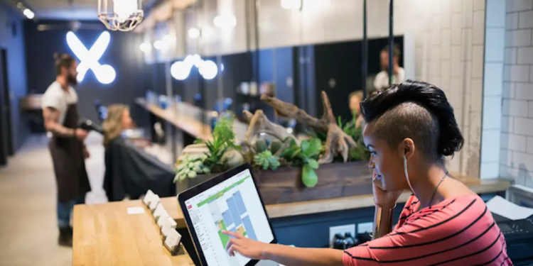 Maintain a Healthy Relation With your Hairdresser by Communicating Well