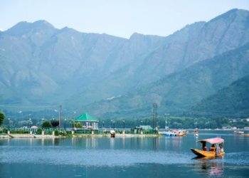 Make A Budget Trip For Kashmir With Affordable Tour Packages