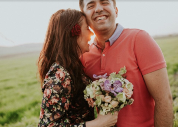 What does receiving gifts from your partner on a holiday reveals about his love for you?