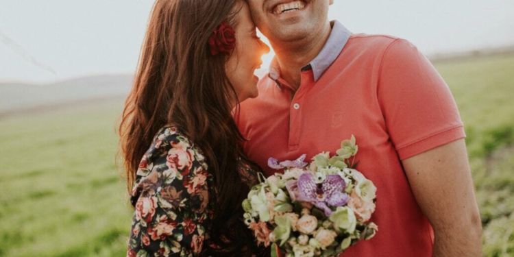 What does receiving gifts from your partner on a holiday reveals about his love for you?