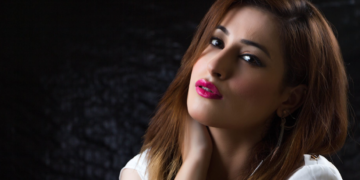 The pros and cons of getting into online modeling jobs just because you need money