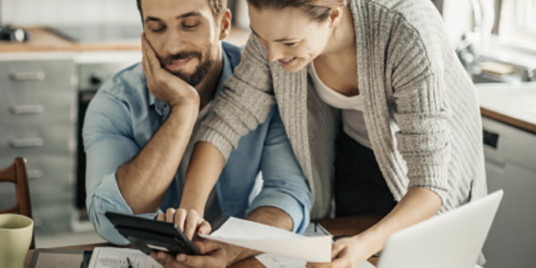 Tips for Saving Money by Developing a Cash-Only Budget