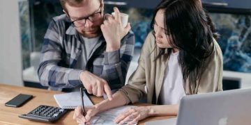 4 Ways to Improve Your Credit Score to Buy a Condo Online