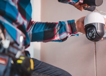 Safety Tech-Enhanced Tips When Exploring a New Neighborhood