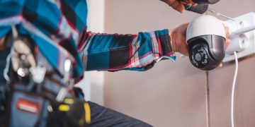 Safety Tech-Enhanced Tips When Exploring a New Neighborhood