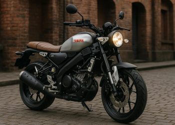 Yamaha XSR 155 showcasing retro-inspired design and modern motorcycle features
